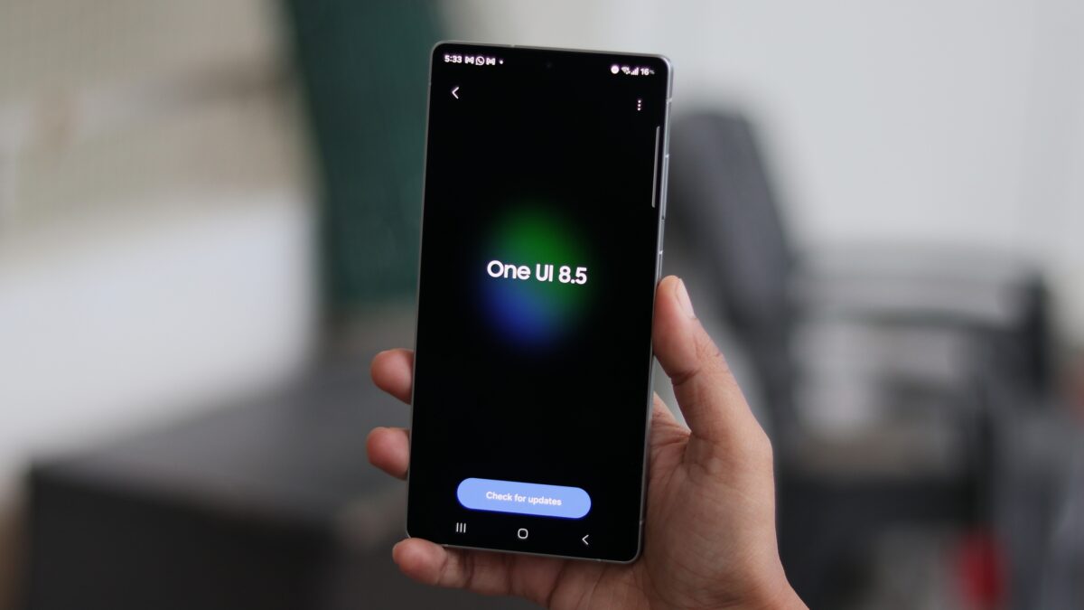 Samsung Galaxy S25 Ultra Running One UI 8.5 (Android 16 QPR2)